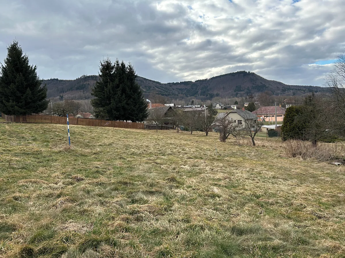 Prodej stavebního pozemku 1687 m²